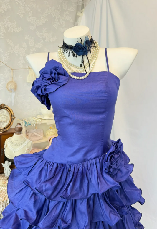 Robe de soirée élégante violette à fines bretelles, coupe trapèze, en satin, sans manches, pour anniversaire ou remise de diplôme ED08489