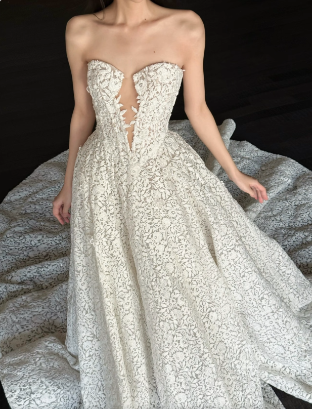 Chic Sweetheart A-Line Wedding Dress Tulle Applique Bridal Dress White Bridal Gown ED08673