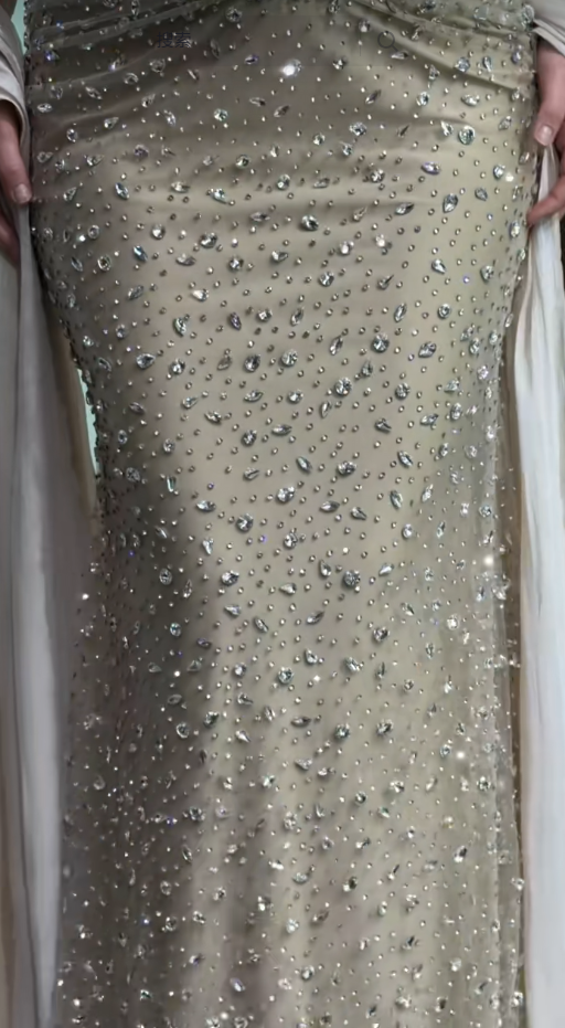 Elegantes, langes, aprikosenfarbenes Abendkleid mit Spaghettiträgern, Etui-Schnitt, Tüll und Perlen – Ballkleid ED08719