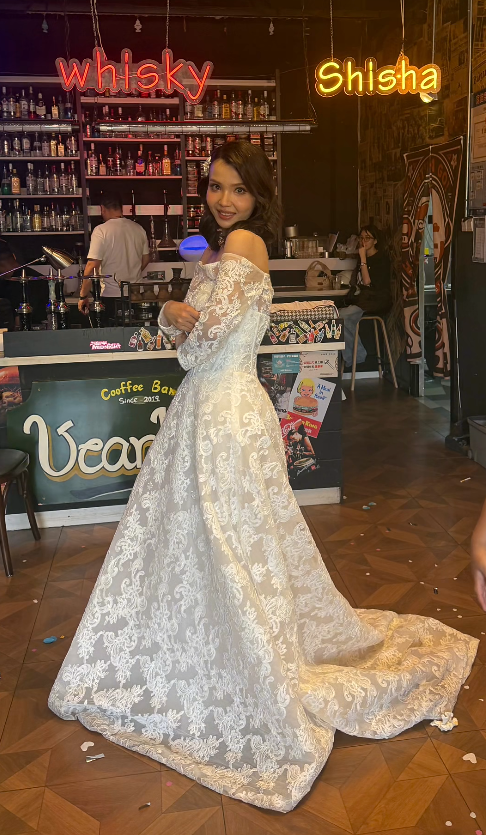 Robe de mariée trapèze blanche modeste, épaules dénudées, robe de mariée en dentelle ED08819