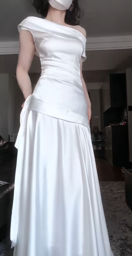 Robe longue de soirée élégante en satin, coupe trapèze, épaules dénudées, blanche, pour bal de promo ED08892