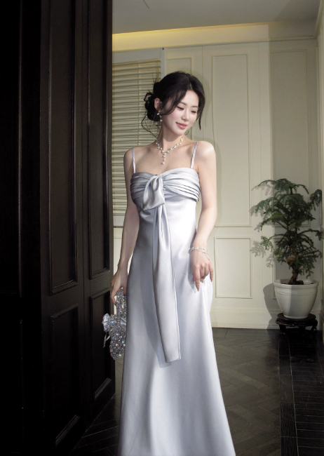 Robe de soirée longue satinée chic à fines bretelles ED08901, gris clair
