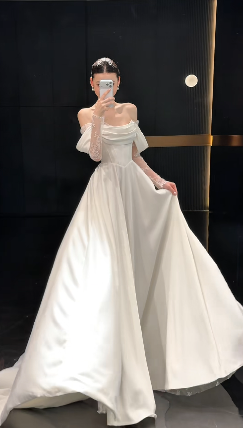Robe de mariée trapèze modeste à épaules dénudées en satin Robe de mariée blanche ED09006