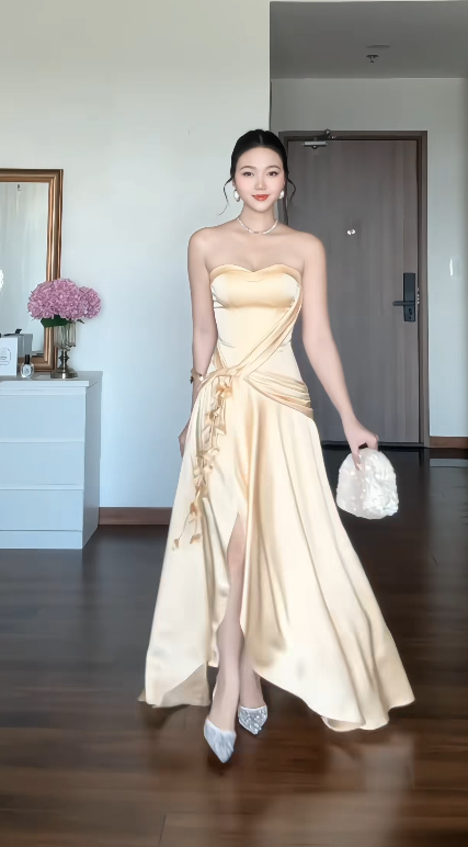 Élégante robe de soirée longue jaune en satin, coupe fourreau sans bretelles pour invitée de mariage ED09024