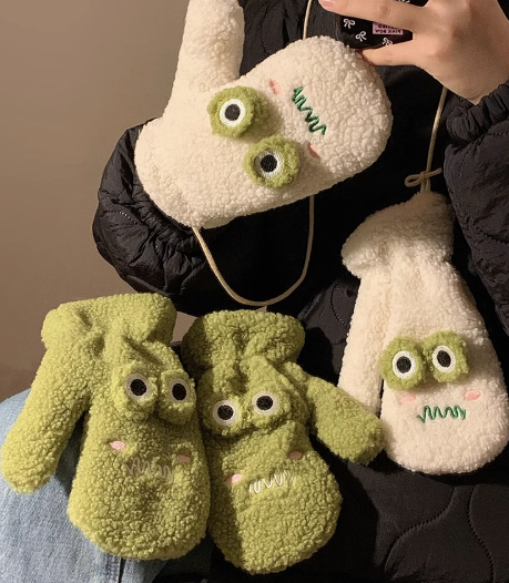 Süße Lamm-Plüschfäustlinge ED0910