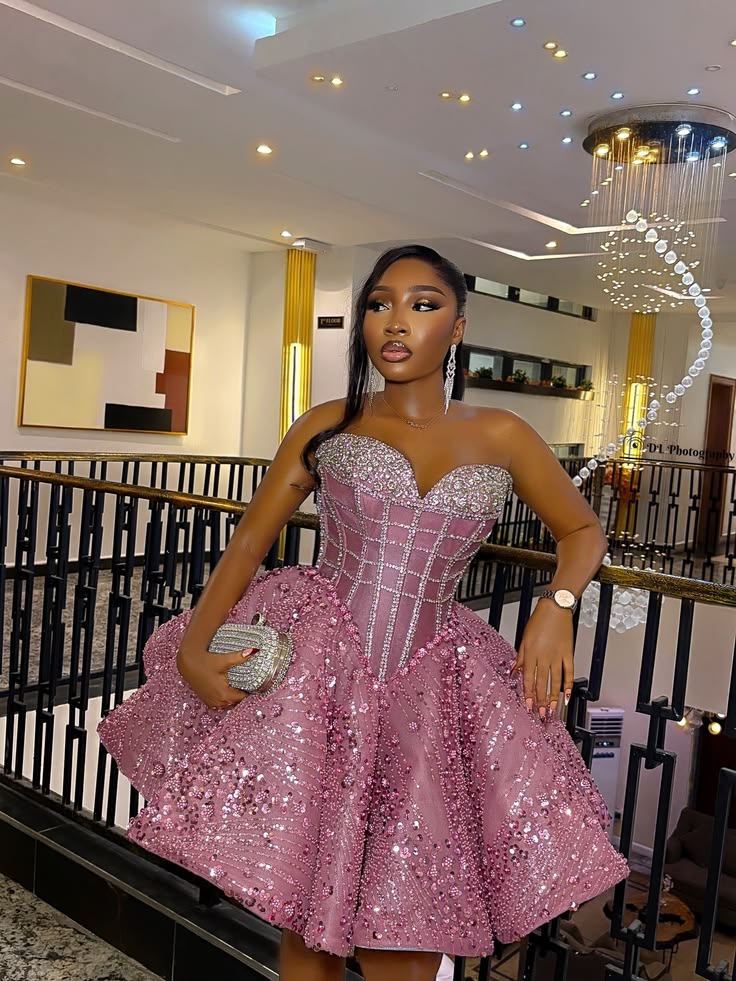 Modisches pinkes Hoco-Kleid, schulterfreies A-Linien-Kleid für Partys, perlenbesetztes Satin-Geburtstagskleid ED09137