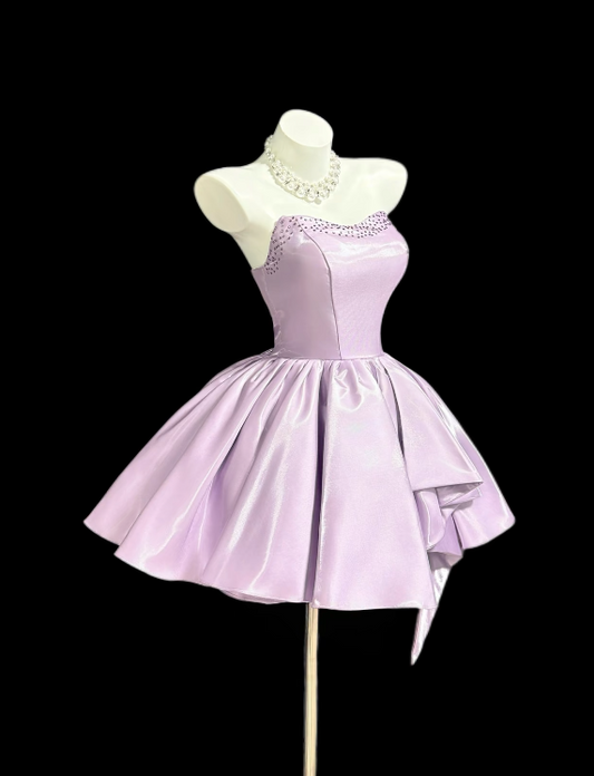 Süßes hellviolettes Hoco-Kleid, trägerloses A-Linien-Geburtstagskleid, Satinkleid für Party ED09423