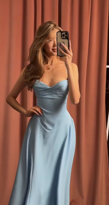 Elegantes blaues Ballkleid Neckholder Scheide Chiffon Langes Ballkleid ED09575