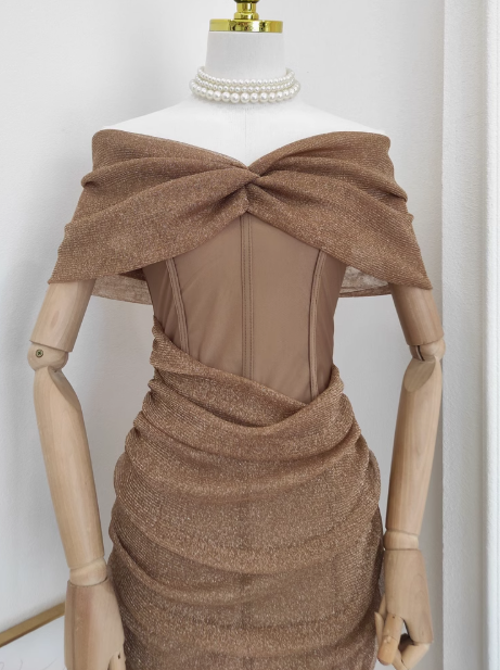 Französisch geschnittenes, schulterfreies Hüftkleid, Abendkleid ED0961