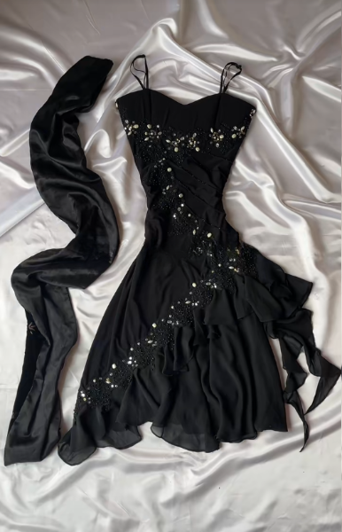 Süßes schwarzes kurzes Abschlussballkleid Etui Chiffon Perlen Halb-Formelles Kleid ED10194
