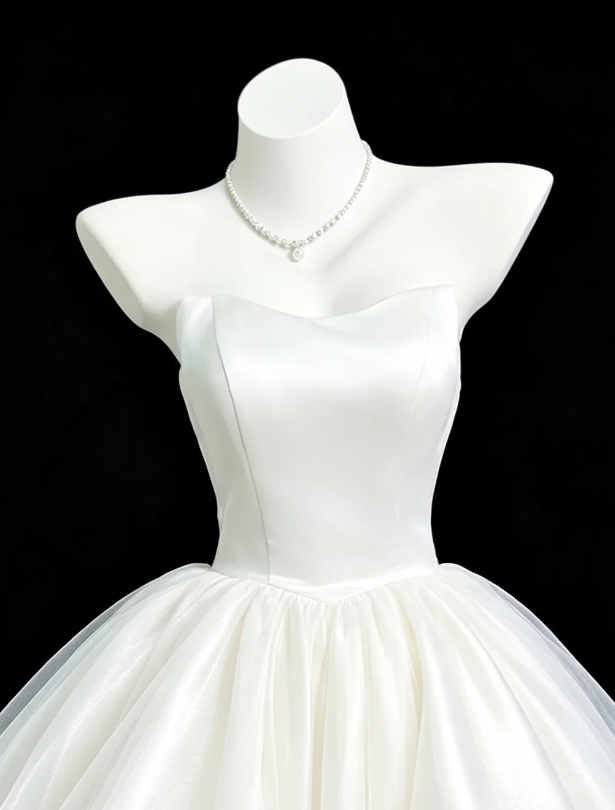 Weißes trägerloses kurzes Homecoming-Kleid A-Linie Tüll Geburtstagsparty-Kleid ED11018