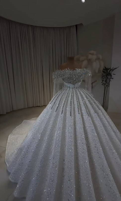 Robe de mariée trapèze intemporelle en satin blanc ED11387