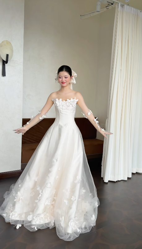 Robe de mariée trapèze intemporelle en tulle blanc ED11388