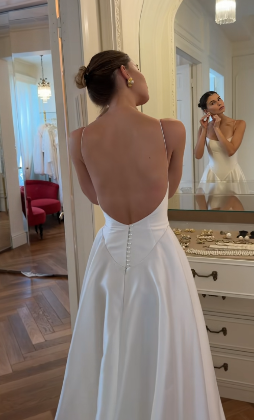 Robe de mariée trapèze en satin blanc intemporel ED11400