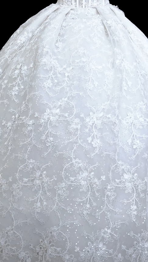 Schickes weißes Brautkleid A-Linie Spitzenhochzeitskleid ED11452