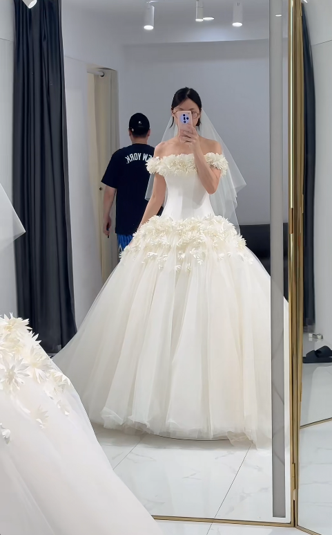 Robe de mariée intemporelle en tulle coupe trapèze, robe de mariée blanche sans manches ED11566
