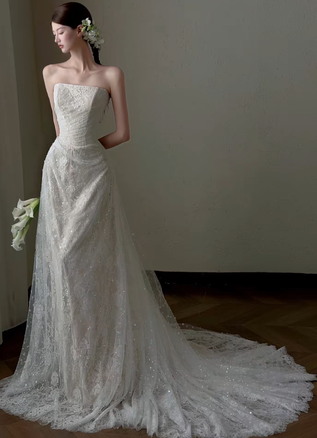 Zeitloses A-Linien-Brautkleid aus Spitze Weißes Brautkleid Ärmelloses Hochzeitskleid ED11568