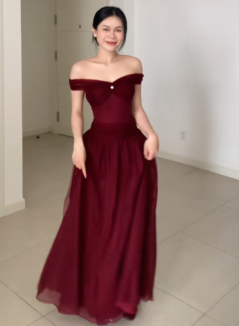 Robe de bal longue en mousseline bordeaux, coupe trapèze, modèle ED11636