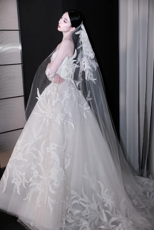 Robe de mariée trapèze intemporelle à encolure en cœur, en tulle, blanche ED11808