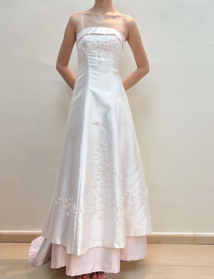 Robe de bal blanche chic à fines bretelles, coupe trapèze, en satin, longue robe de soirée ED11822
