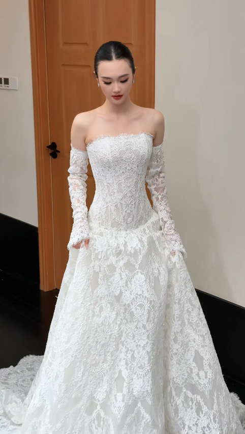 Timeless A-Line Lace Wedding Dress White Bridal Gown ED11932