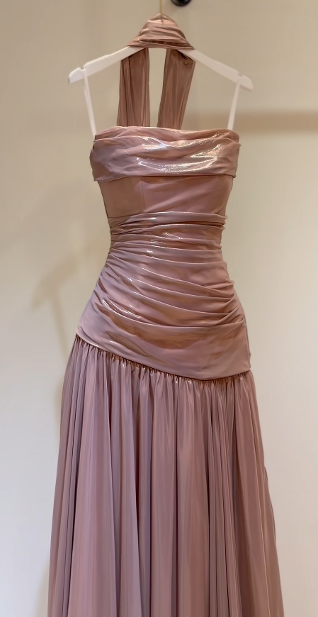 Wunderschönes trägerloses, figurbetontes langes Abendkleid aus Chiffon in Altrosa – Ballkleid ED11957