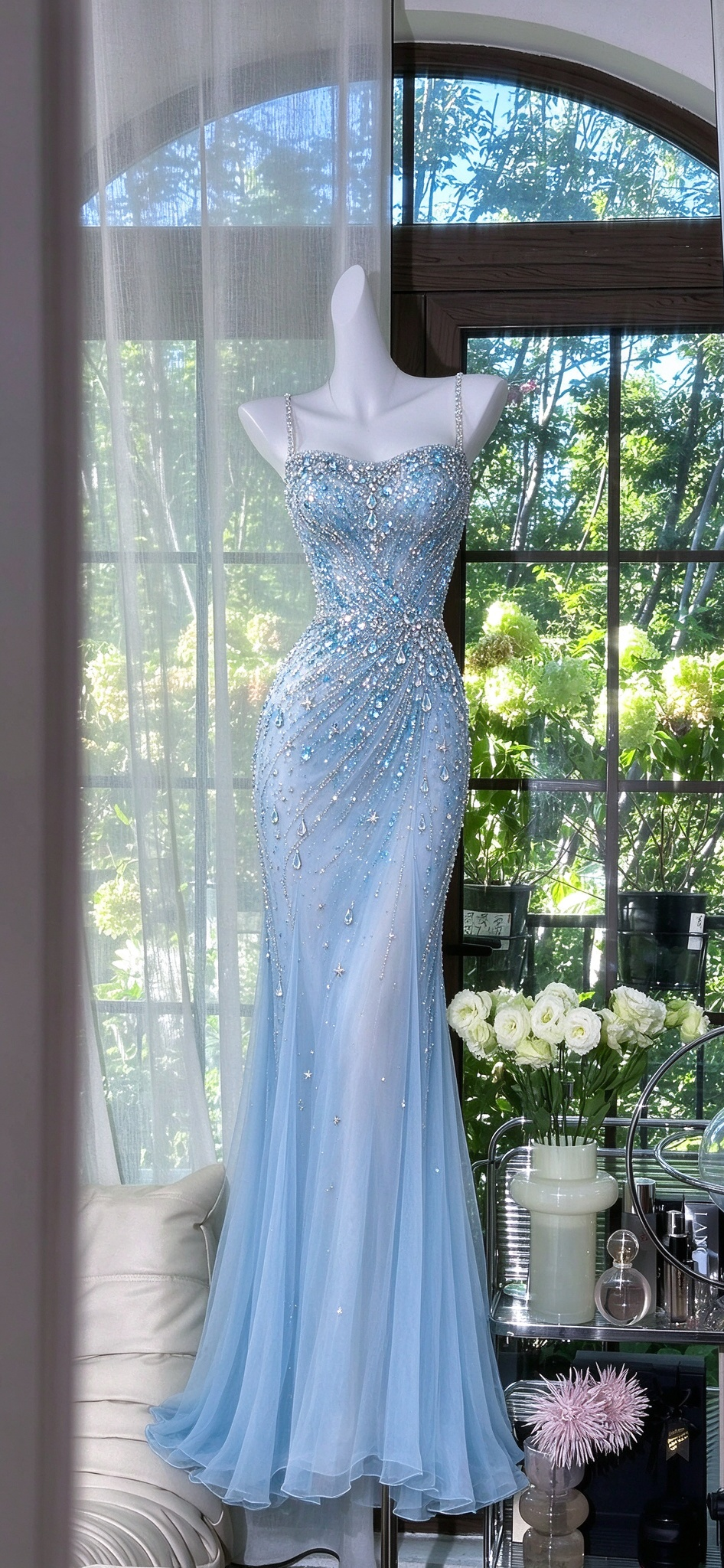 Wunderschönes langes, figurbetontes Chiffon-Abendkleid mit Perlenbesatz, blassblaues Ballkleid ED11963