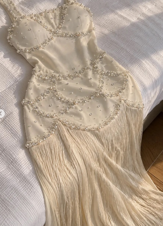 Schönes elfenbeinfarbenes Abendkleid, figurbetontes, perlenbesetztes Chiffon-Langes Abendkleid ED12069