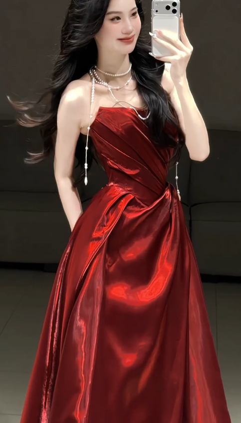 Wunderschönes rotes, figurbetontes langes Abendkleid aus Satin ED12090