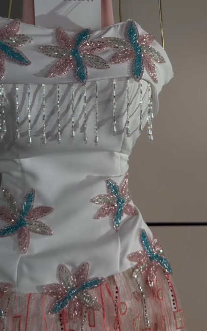 Wunderschönes rosa Ballkleid, figurbetontes Tüllkleid mit Perlenbesatz, langes Abendkleid ED12098