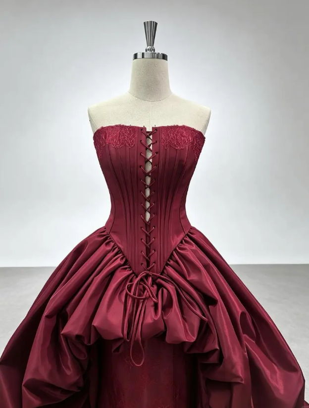 Schönes burgunderrotes, trägerloses, bodenlanges A-Linien-Abendkleid aus Satin ED12198
