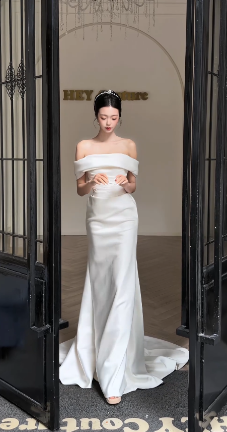 Élégante robe de mariée longue fourreau en satin blanc ED12229