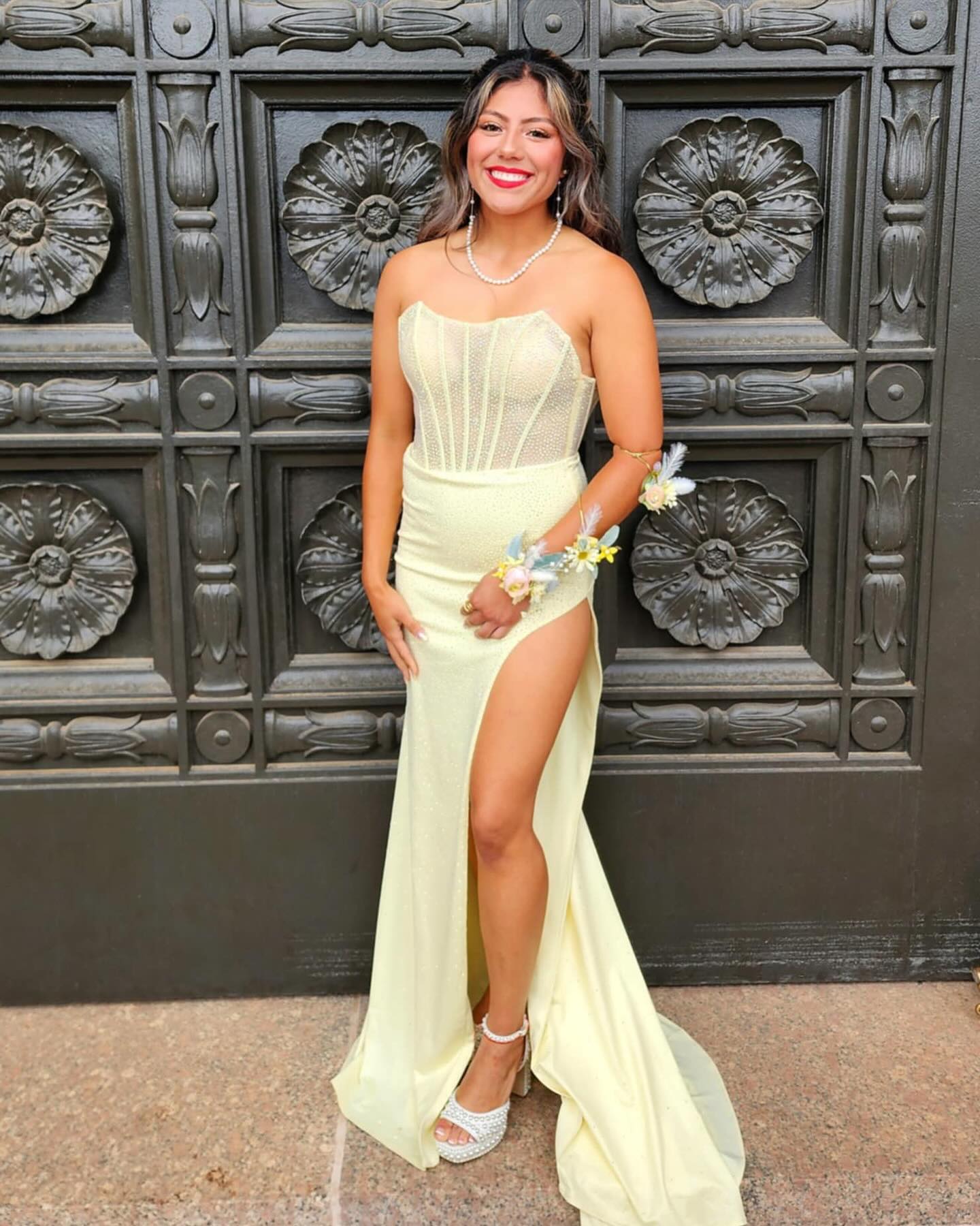 Chic Strapless Sheath Long Prom Dresses Tulle Yellow Evening Gowns with Slits Sleeveless Formal Dresses ED5580