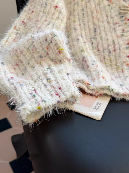 Gentle Single-Breasted V-Neck Short Cardigan, Fashionable Knit Sweater EP01459