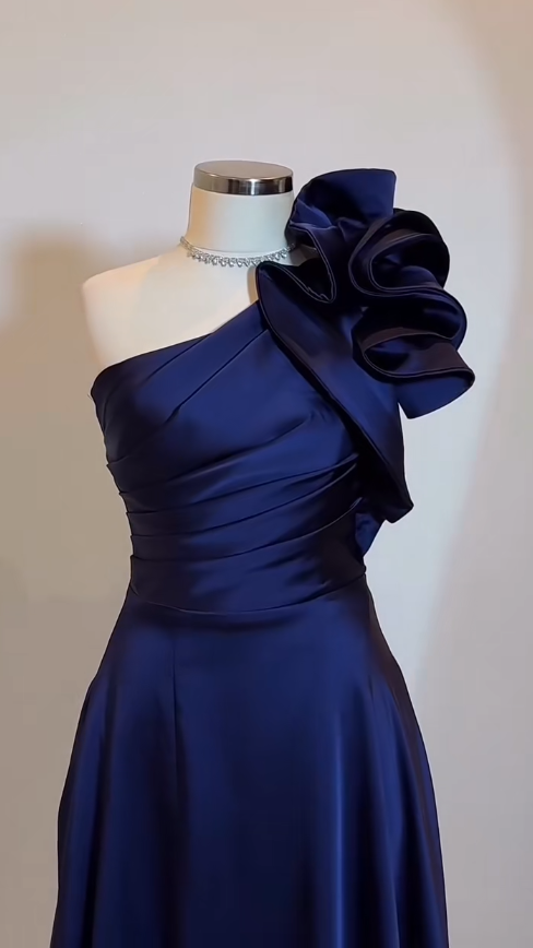 Wunderschönes dunkelolivgrünes herzförmiger Ausschnitt A-Linie Satin Tüll Kurzes Ballkleid Homecoming-Kleid ED02575
