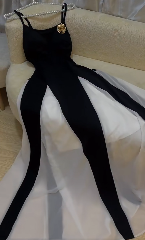 Elegant Spaghetti Strap A-Line Black Long Prom Dresses White Tulle Sleeveless Evening Gowns EP05141