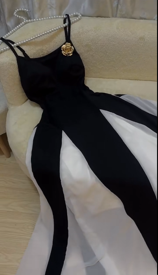 Elegant Spaghetti Strap A-Line Black Long Prom Dresses White Tulle Sleeveless Evening Gowns EP05141