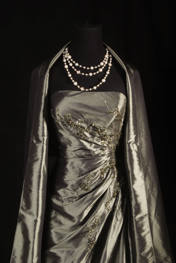 Wunderschönes dunkelolivgrünes herzförmiger Ausschnitt A-Linie Satin Tüll Kurzes Ballkleid Homecoming-Kleid ED02575