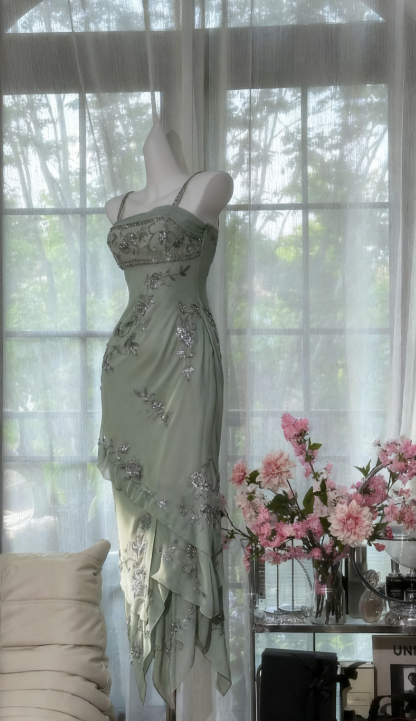 Chic Soft Green Long Prom Dresses Sheath Spaghetti Straps Birthday Dresses Beaded Chiffon Sleeveless Evening Dresses EP06060