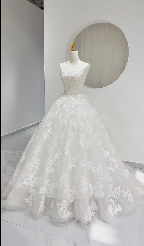 Simple A-Line Long Wedding Dresses Applique Tulle White Bridal Gowns Strapless Sleeveless Bridal Dress EP06523