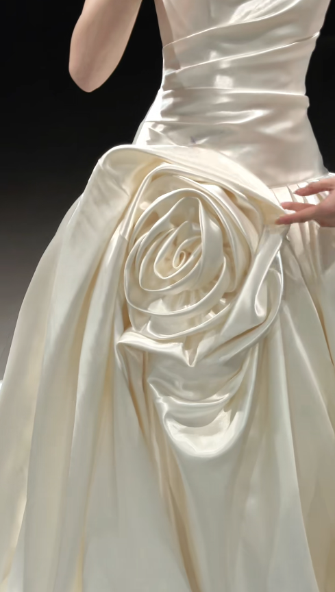 Elegant White Wedding Dress Long Satin Strapless Bridal Dress Sheath Sleeveless Bridal Gown EP07391