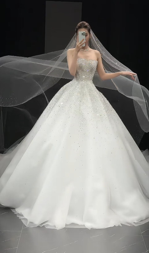 Elegant White Wedding Dress Long Tulle Sequins Strapless Bridal Dress A-Line Sleeveless Bridal Gown EP07393