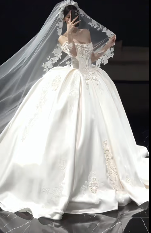 Modest Off-the-shoulder Ball Gown White Wedding Dress with Applique Satin Bridal Dress Elegant Long-sleeved Bridal Gown EW002