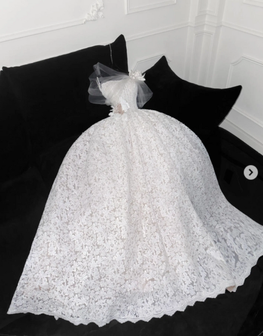 Modest Strapless Ball Gown White Wedding Dress Lace Applique Bridal Dress Elegant Sleeveless Bridal Gown EW003