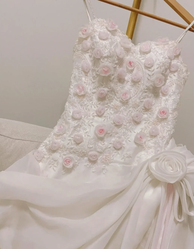 Vintage Spaghetti Strap Ball Gown Tulle Applique Luxury Wedding Dresses, Beaded Elegant White Bridal Dresses EW031