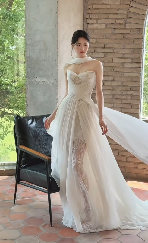 Elegant Strapless Sheath Lace Tulle Luxury Wedding Dresses, Sleeveless White Bridal Gowns EW034