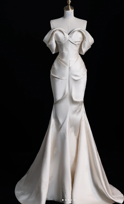 Off-the-shoulder Mermaid Luxury Wedding Dresses , Satin Elegant Bridal Gowns EW040