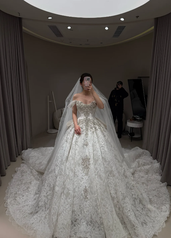 Modest Off-shoulder A-Line Wedding Dress Lace Bridal Gowns Sleeves White Birdal Dress EW04756