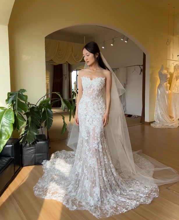 Robe de mariée intemporelle sirène avec applications en dentelle, robes de mariée blanches EW04761