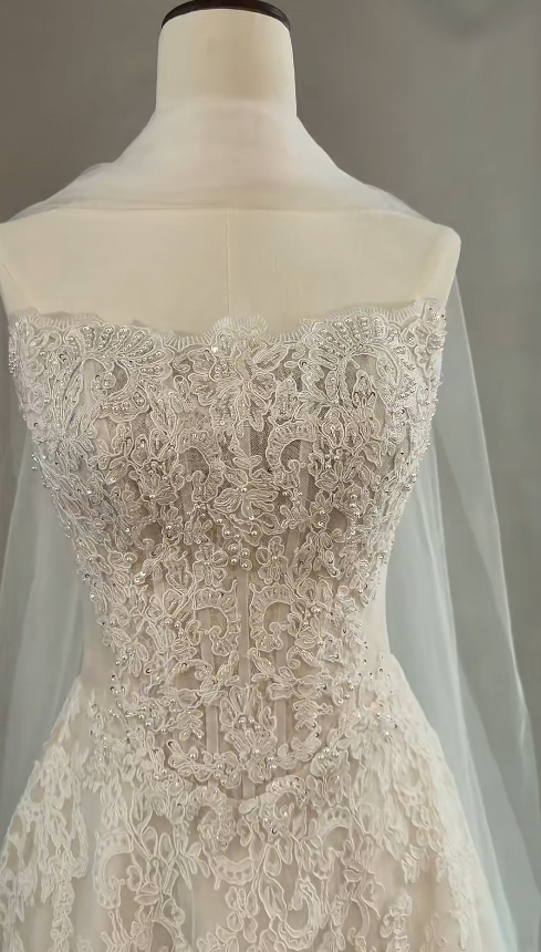 Robe de mariée trapèze sans bretelles chic avec appliques en dentelle Robe de mariée blanche EW04775